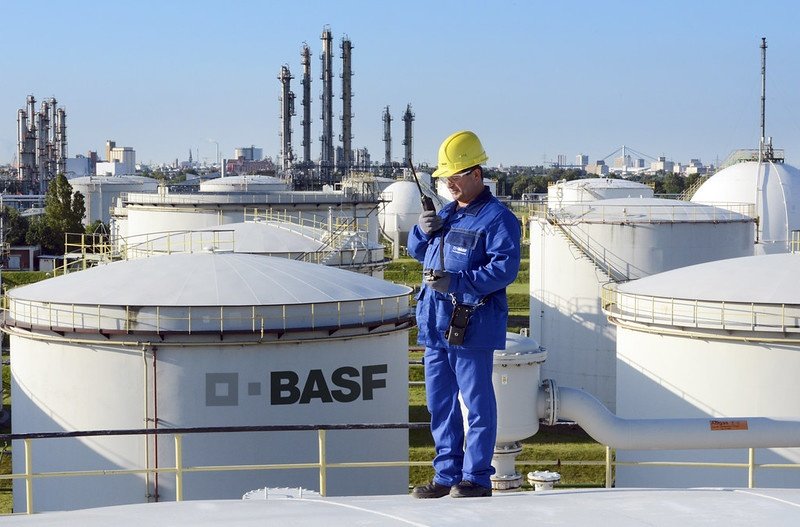 BASF and Lubrizol Ink License Deal for Manufacturing and Distribution of Specific Industrial Lubricants